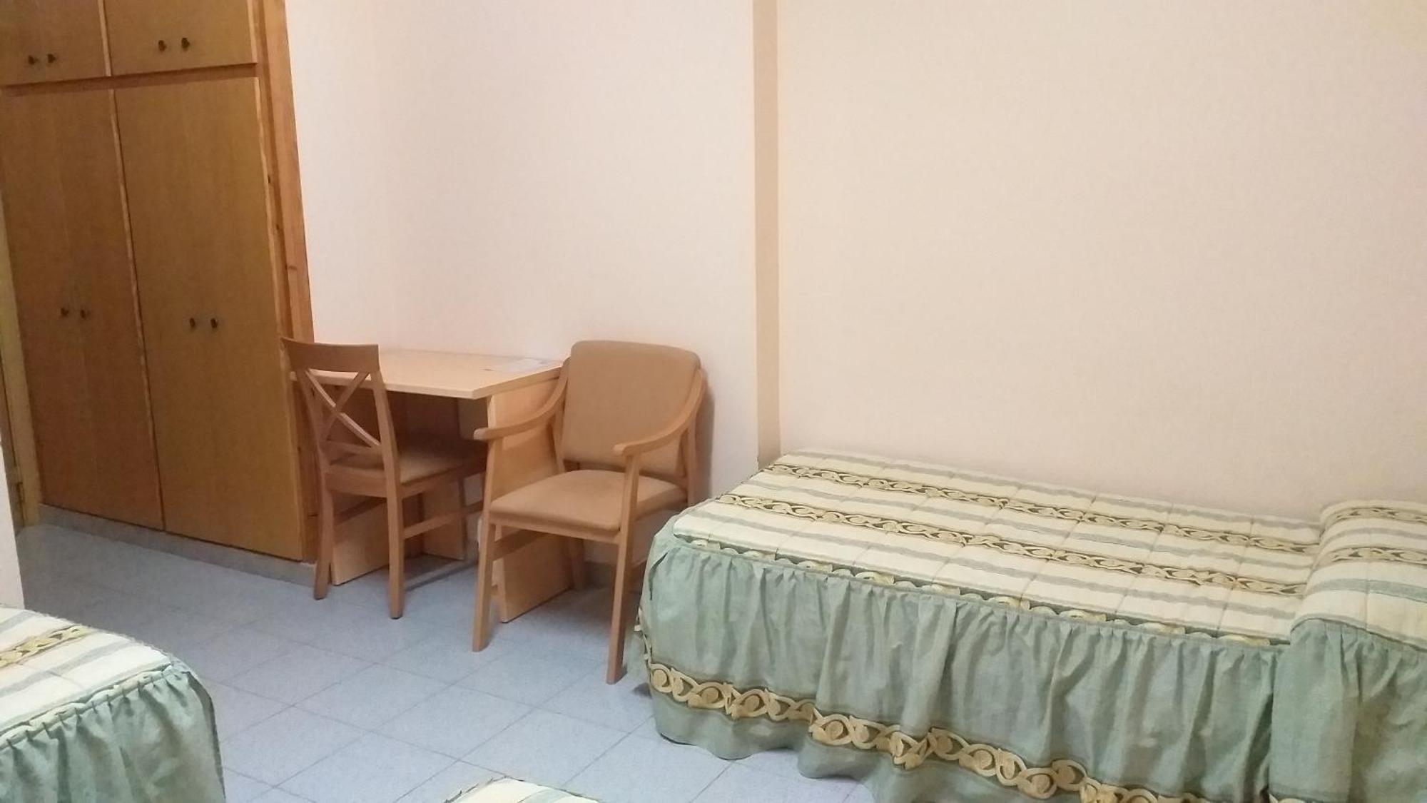 塞奥-德乌赫尔 Residencia Sagrada Familia酒店 外观 照片