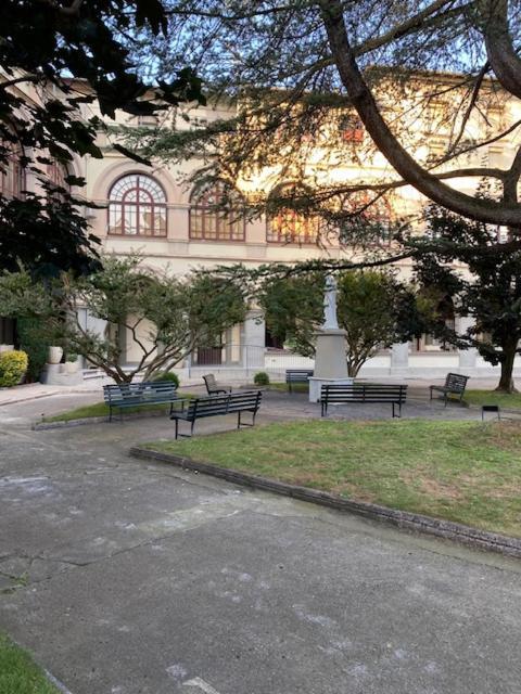塞奥-德乌赫尔 Residencia Sagrada Familia酒店 外观 照片