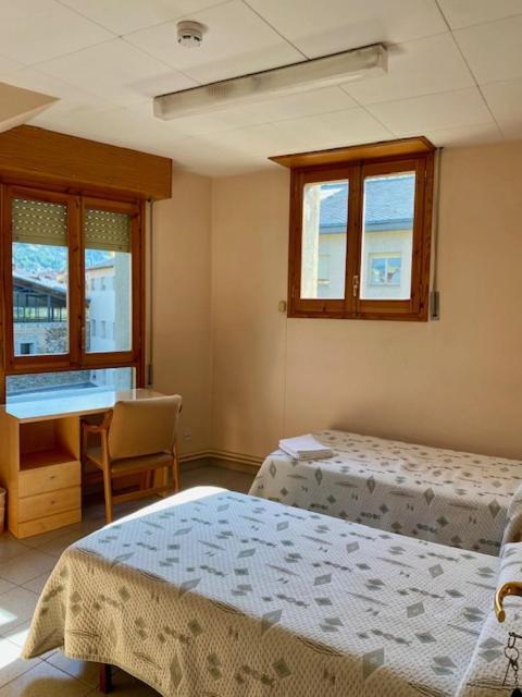 塞奥-德乌赫尔 Residencia Sagrada Familia酒店 外观 照片